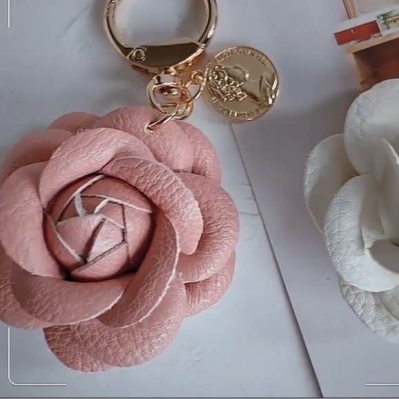 CAMELLIA BAG CHARM KEYCHAIN LEATHER FLOWER HANDMADE MULTIPLE COLORS AVAILABLE - Picture 6 of 16